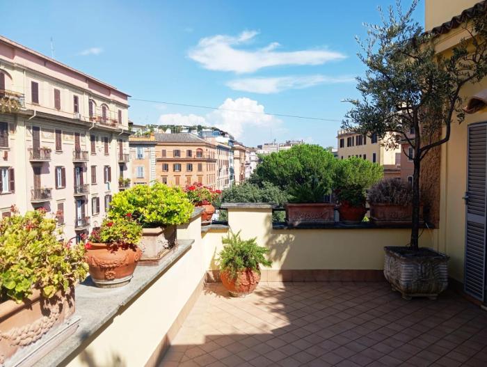 Vatican Penthouse - Terrace with view