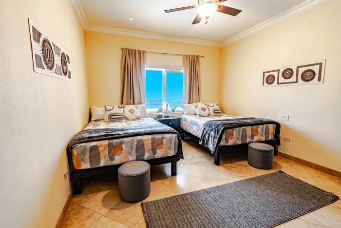 Casa Sirena- Secure & Private Poolside Retreat