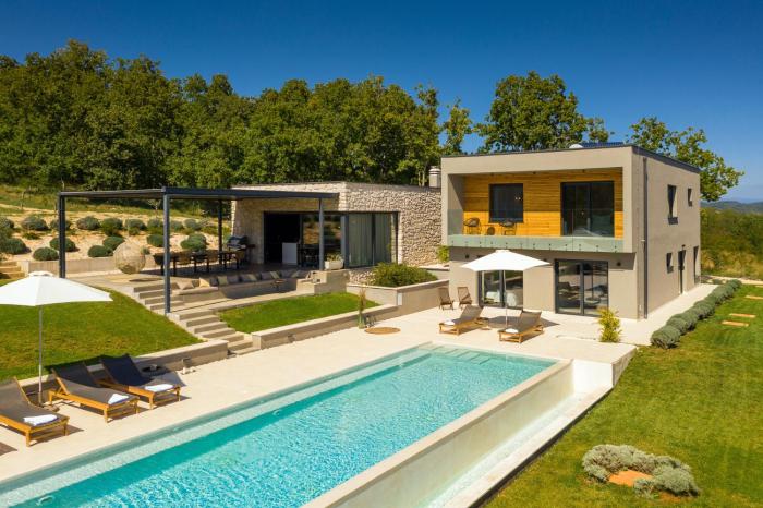 Villa Ox in Central Istria for 14 persons with 56 m2 heated pool, kids playground & large garden