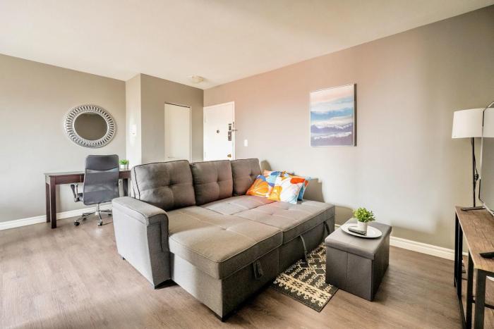 Charming Newly Renovated Condo - Glenview West