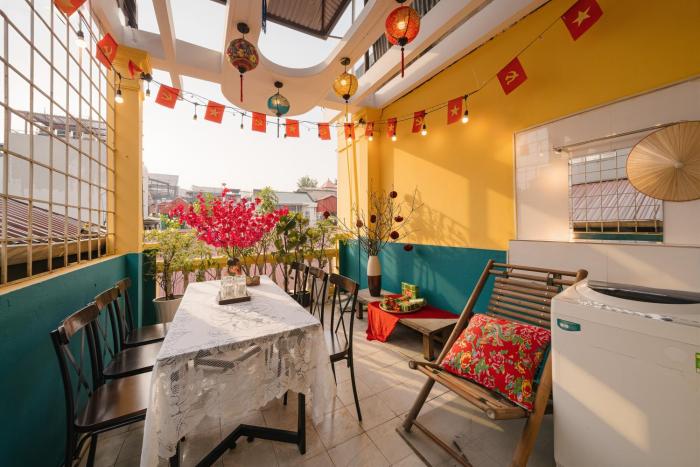 Tonkin Old Quarter with Rooftop - Big Group - Train street