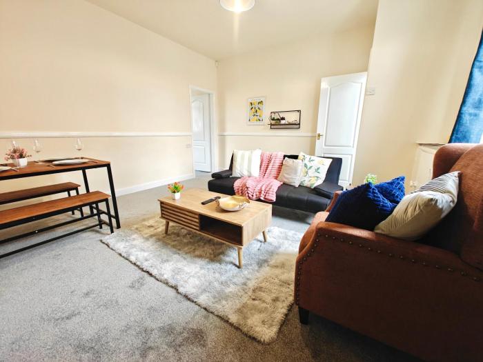 Spacious 2BR Home in Radcliffe - With Parking