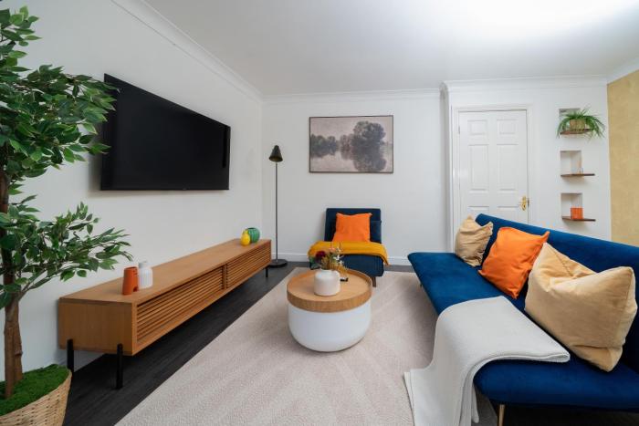 Duplex 2-Bed House with free Parking Near Greenwich O2 and city centre