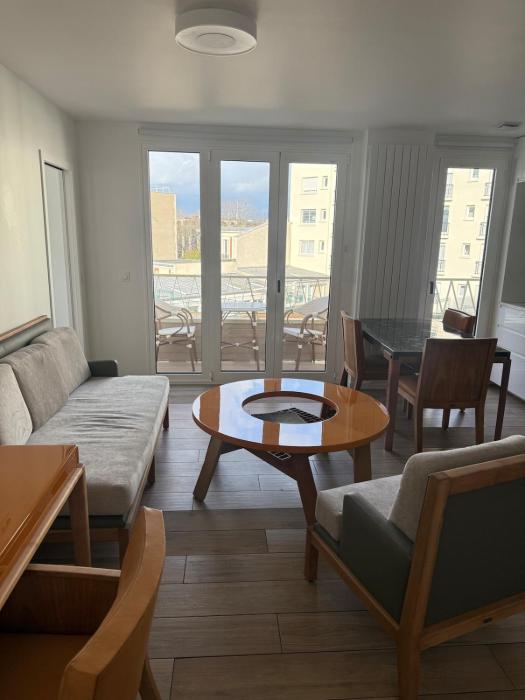 Newly renovated apartment in Neuilly-sur-Seine