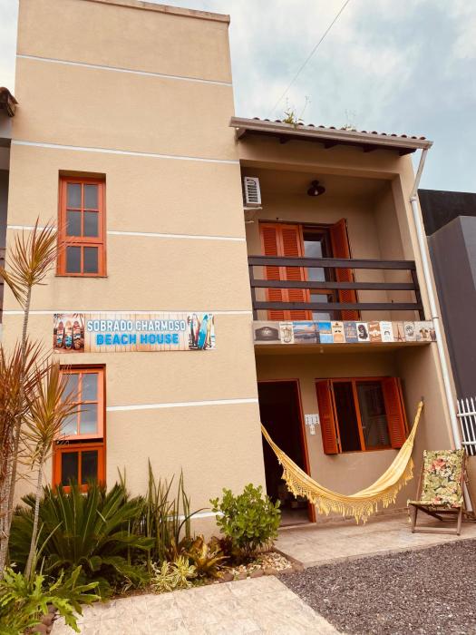 Sobrado Charmoso Beach House com piscina