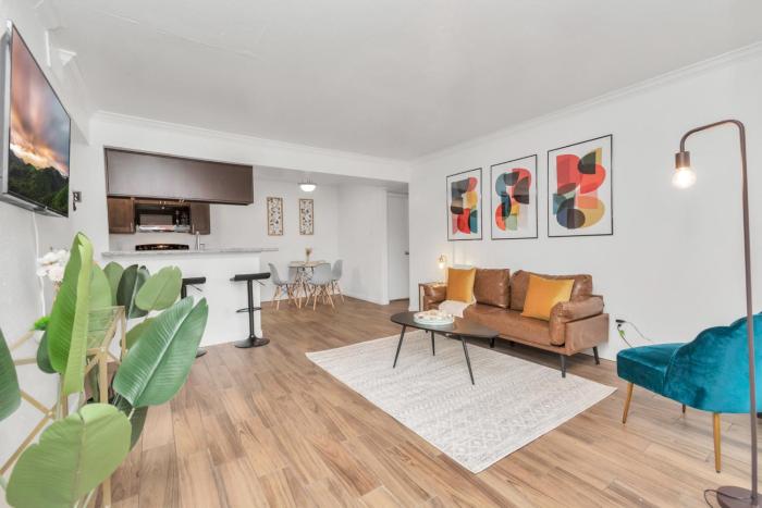 Spacious-2BR2BA- King Ensuite- PVT Patio