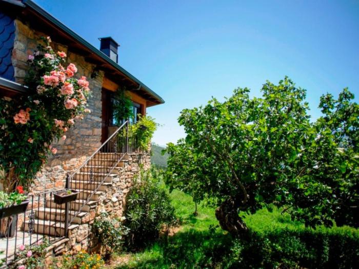 Holiday Home Ländliches Haus Ruralmedulas- 10 Personen by Interhome