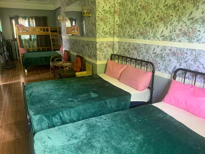 THE OASIS RESORT CondoBimbo 1-Big Room, Balcony, kitchen, Pool, Wifi, Videoke