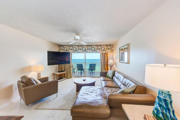 Penthouse View Beachfront Sleeps 10: 604