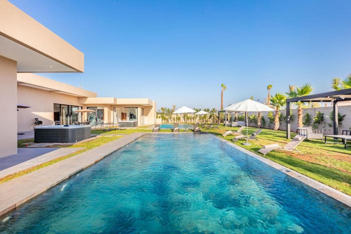 Spacious Semi-Detached Villa, 2 Pools and Stunning Views