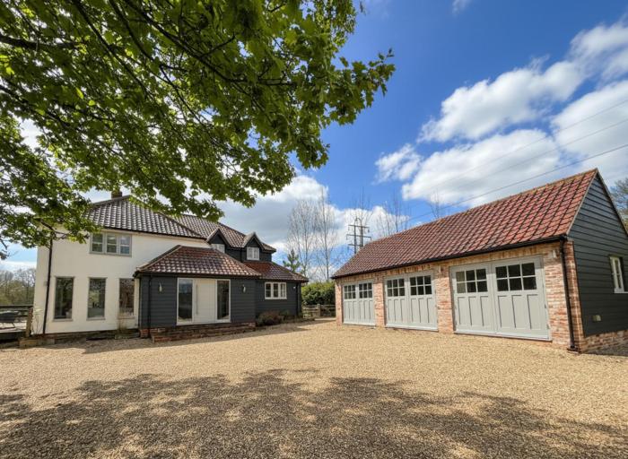 Charming 6BDR home in the Essex Countryside