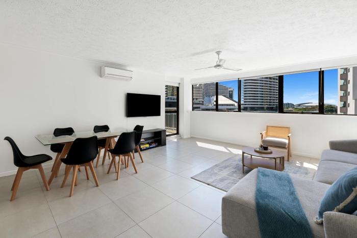Modern 2BDR apartment in the heart of Broadbeach