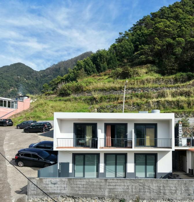 Seaside & Levada Escape