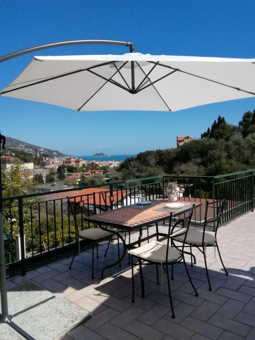 Bilocale con terrazza vista mare e posto auto