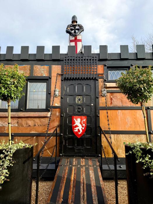 Willow Court Farm, The Copper Castle & Petting Farm, 8 min to Legoland & Windsor, 15 min to Lapland UK