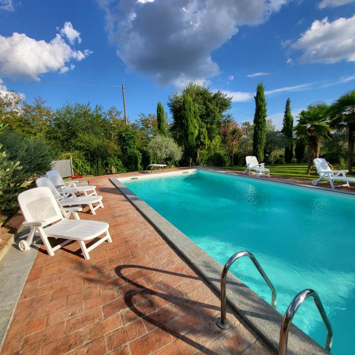 Nel Monferrato Ampio alloggio in villa in collins- Piscina USO ESCLUSIVO