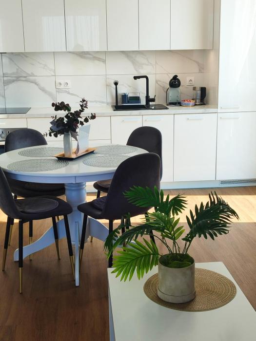 SV apartment self check in free parking