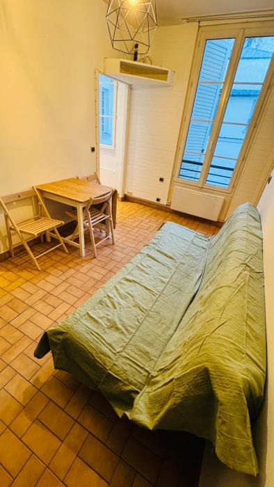 2-bed apart close to Louvre