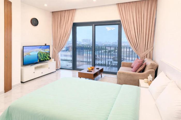 City Glow Comfort Studio - Oasis Pool