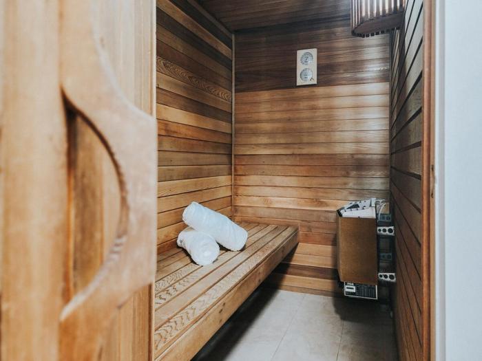 Alpine Base - Cosy Townhouse with Private Sauna