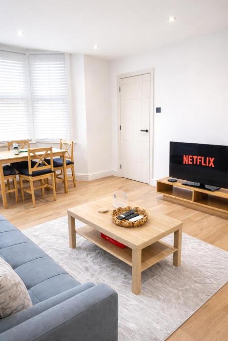 Stylish 2BR Garden Apartment West Kensington