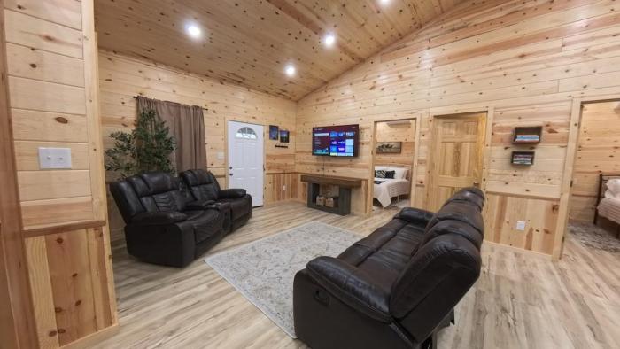 Pet Friendly, New Cabin in Charming Calera