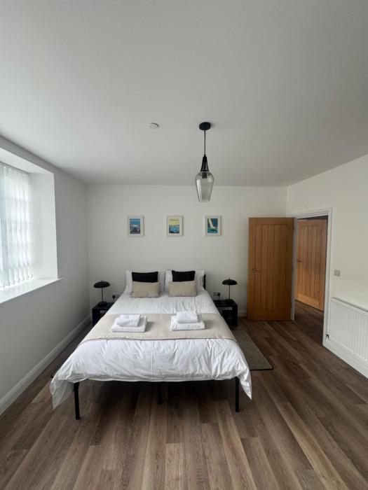 Modern Seaside Flat - Walk to Torquay Beach