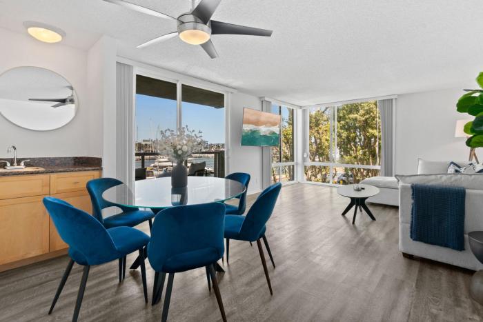 The Glass Anchor - 2 Bed Front-Row Marina Suite