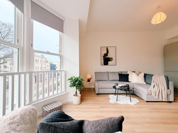 Stylish & Serene Sea View Apartments - Prime Location