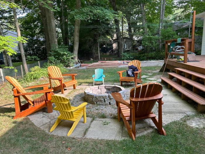 Cozy 4 Season Cottage in Sauble Beach, Near Beach, River & Trails