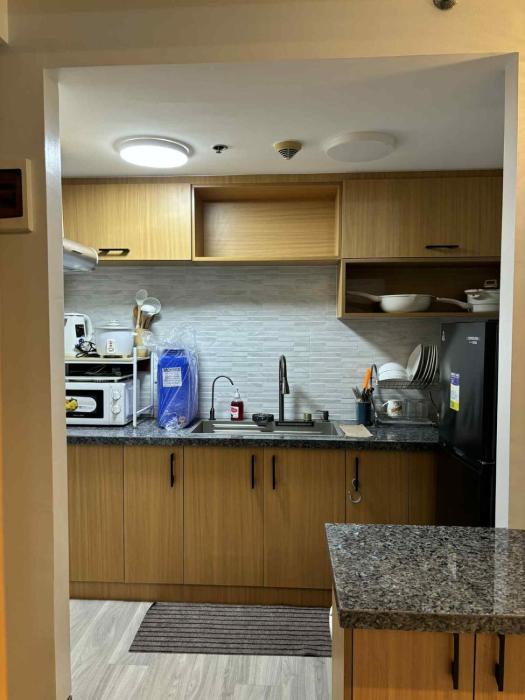 J&J Cozy Haven Manhattan Parkway with Balcony