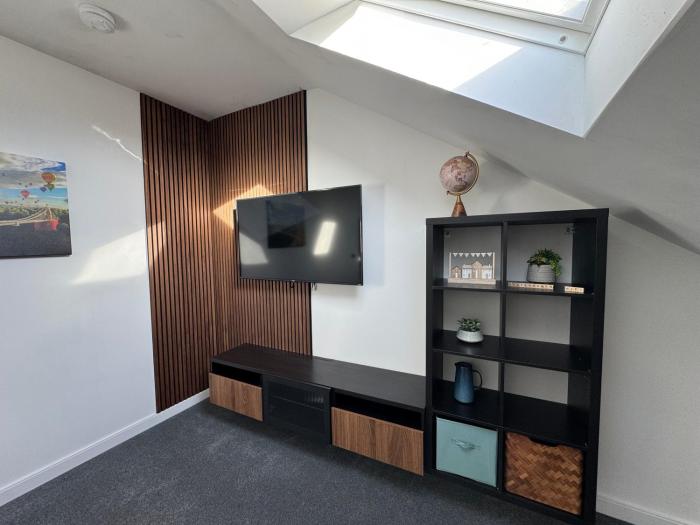 Modern 2 bedroom Penthouse with car parking