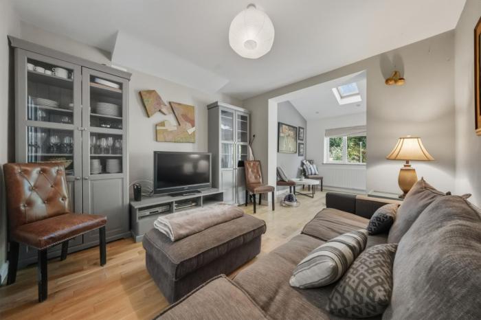 Joel 3 bedroom House in South London