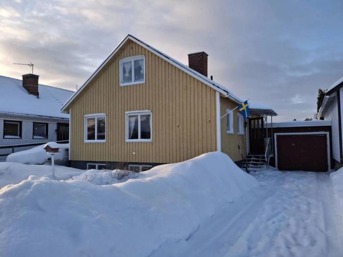 Charming house near the lake in Hassela