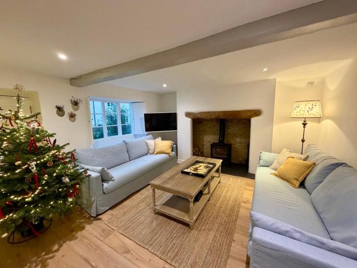 Stunning, Cosy Cotswolds House & Beautiful Garden