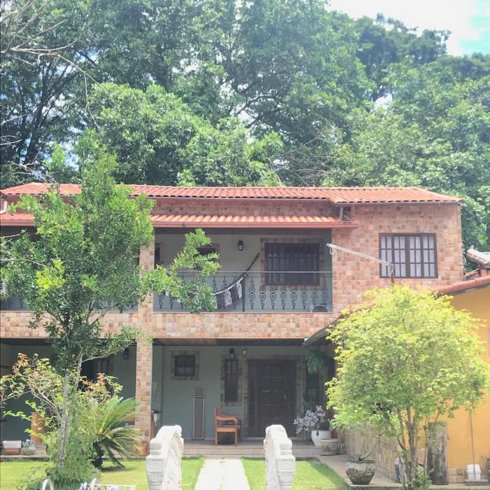 Encantadora casa com piscina e churrasqueira
