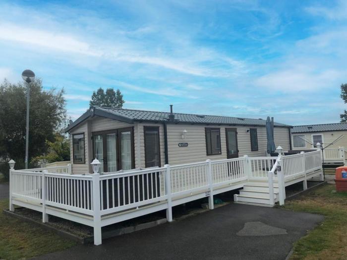 Stunning 6 Berth Caravan For Hire At Norfolks Seashore Haven Park Ref 22005Ev