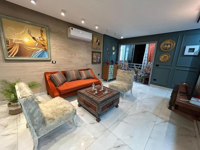 5 min to airport 2 king beds 45 min pyramids