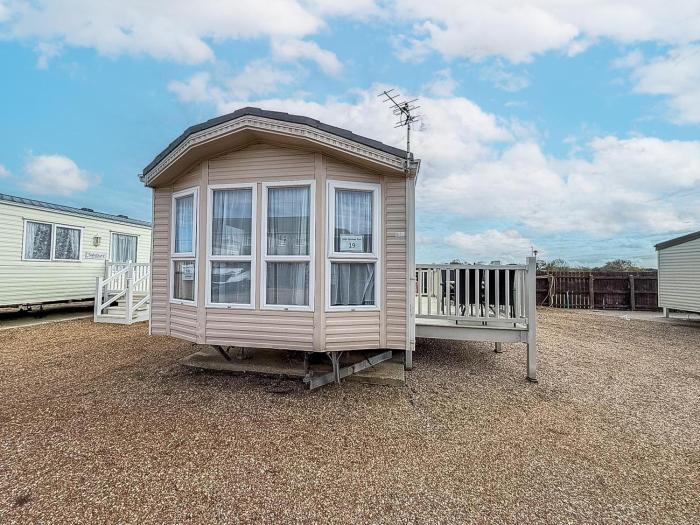 6 Berth Caravan Nearby Hunstanton Beach Front In Norfolk Ref 13019L
