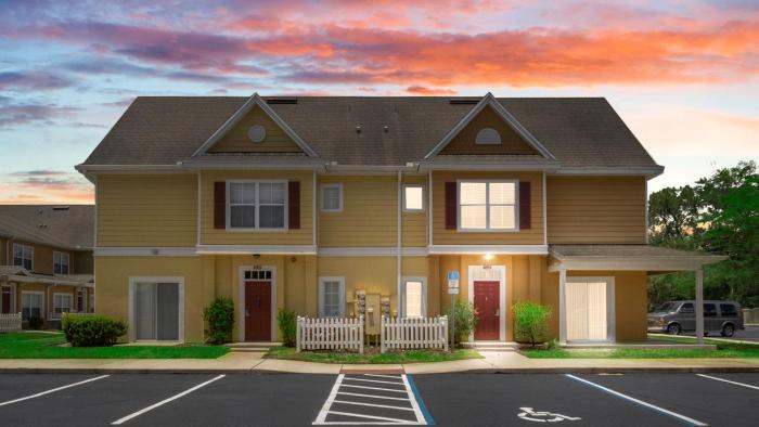 4 Bd 3 Ba Villas At Seven Dwarfs Lane 23-102