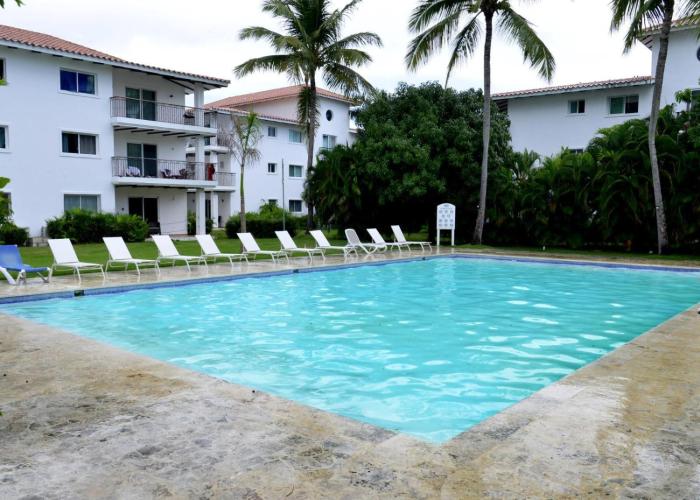 Peaceful 2BR Retreat with Pool, Paddle Court & Private Beach Access
