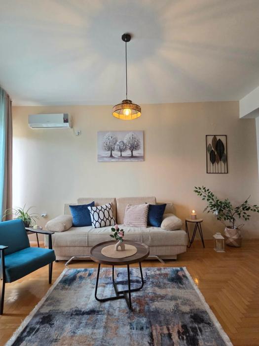 Renovated Calm Apartment Close to Center and Free Parking