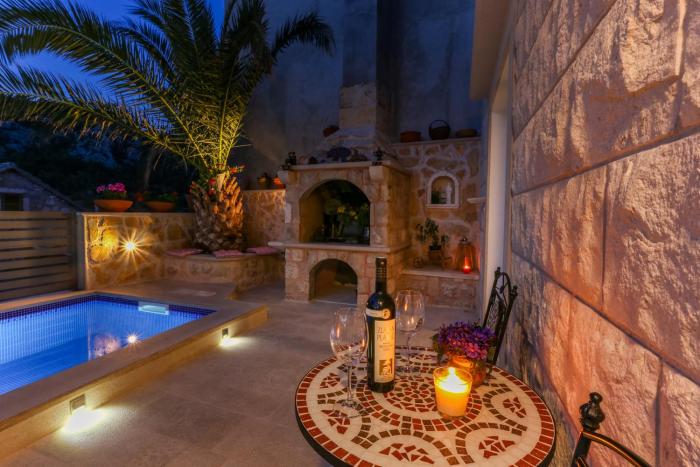 Villa Capitis in the Centre- Deluxe apartment with Swimming Pool