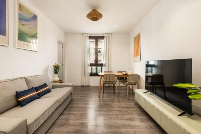 Eixample Pedestrian Gem Balcony Bathtub AC