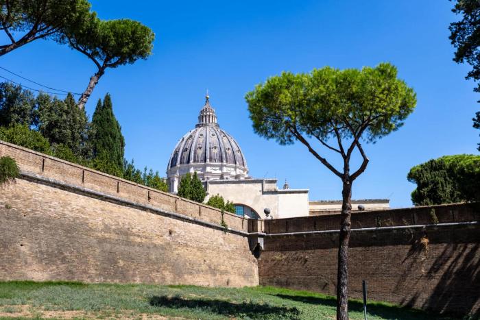 Vatican Elite Retreat 15 Walk to St Peters Basilica WiFi AC