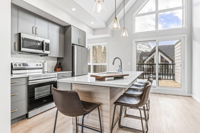 Brand New 3BR with Mountain views and Private garage