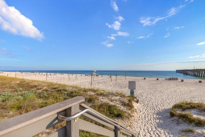 Come enjoy some Seawaves! 2BR 25BA Sleeps 8! Coastal Townhome wBeachview!