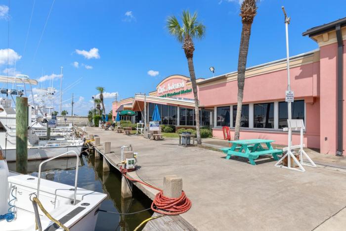 It’s Sea-esta Time! Sleep, Sun, & Sea on the 9th Floor! Sleeps 6! Beachfront!