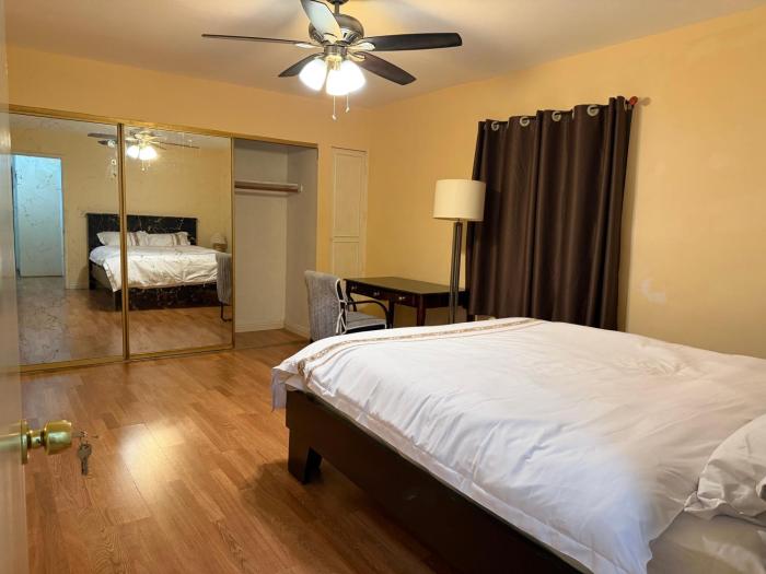 Citrus Loft Room B - Quiet and Convenience Female Only