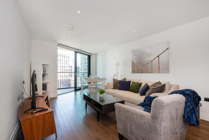 Battersea Power station 2 Bed Close To Harrods